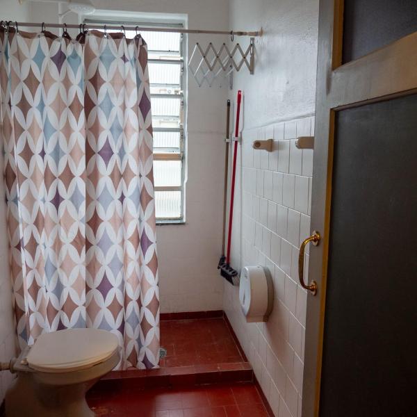 Apto na orla cama Queen ar novo com vaga - Foto 3