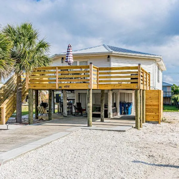 Dog-friendly beach stay with a balcony grill outdoor bar swing W&D & AC, hotel in Gulf Shores