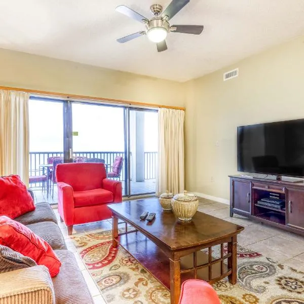 Beachfront condo with shared outdoor pool heated indoor pool sauna & grill area, hotel en Orange Beach