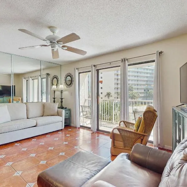 Coastal condo with water views shared pool and tennis court, hotel in Orange Beach