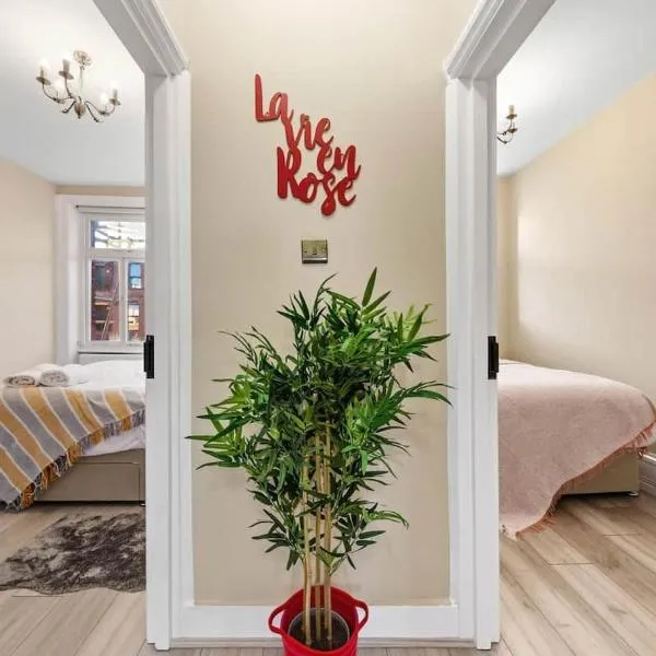런던에 위치한 호텔 Modern 2BR flat near The Queens Tennis Club, West Kensington