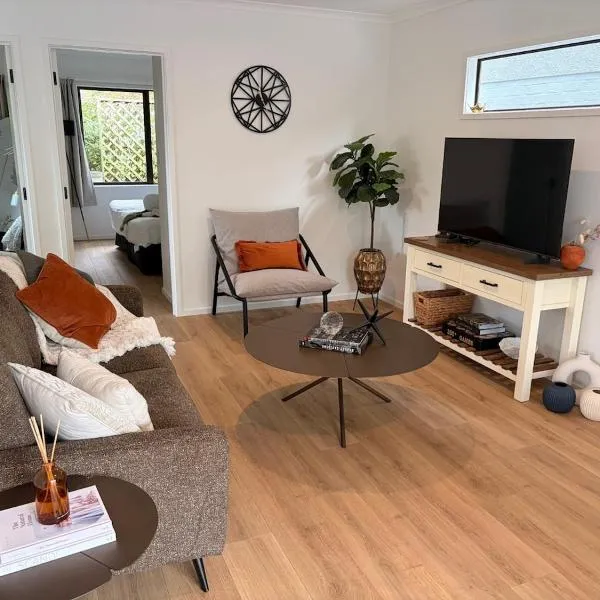 Newly Renovated - Private 2 bedroom retreat: Napier şehrinde bir otel