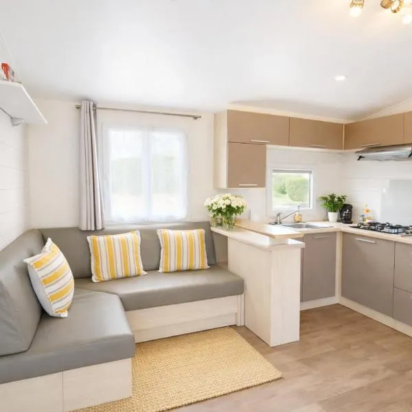 Mobile home dans un camping à saint Arnoult, hotel en Saint-Arnoult