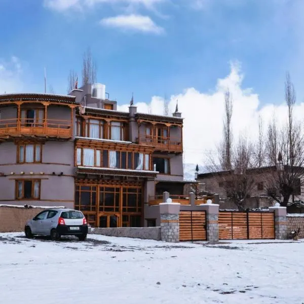 Dakpa House Ladakh, хотел в Ranbirpura