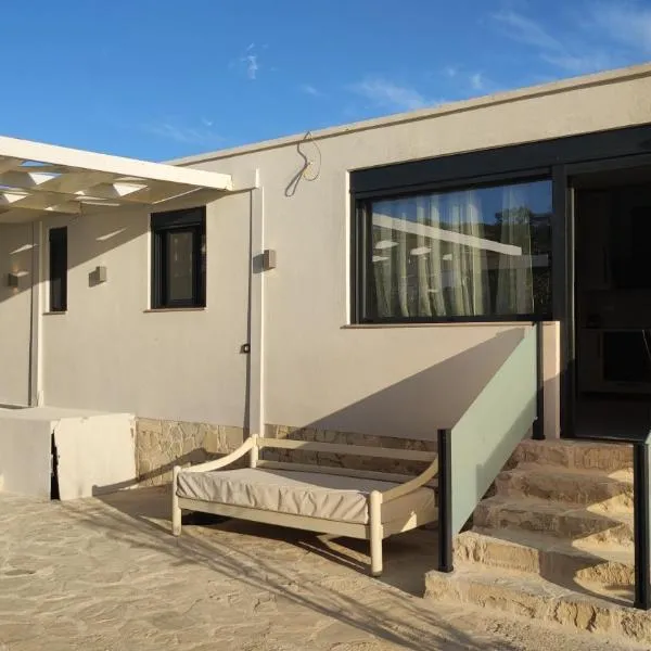 Bungalow Thalassa, am Strand und mit Mini-Pool, hotel en Kalamaki