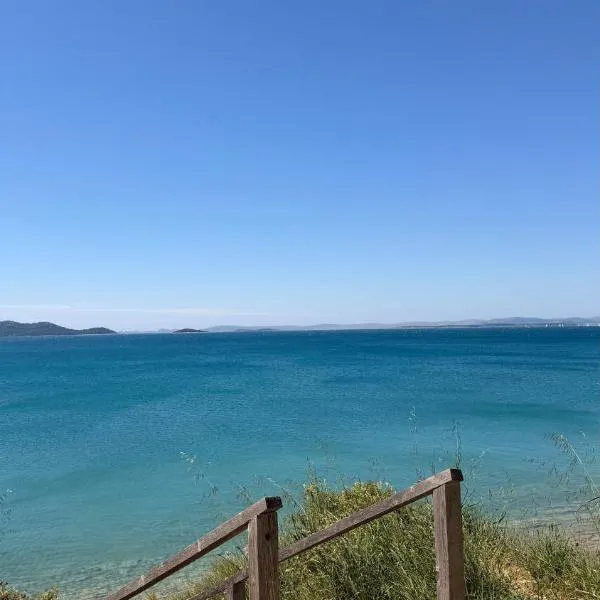 Sunny Bay Escape House, hotel a Pakoštane