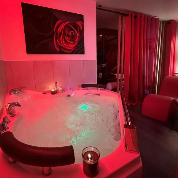 Nuit Défendue - Jacuzzi, sauna & expérience intime avec pièce secrète, Hotel in Tournus