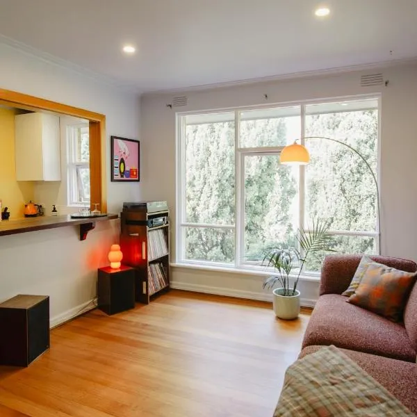 Stylish St Kilda Apt - Walk to beach, cafes and tram to CBD, hotel a Melbourne