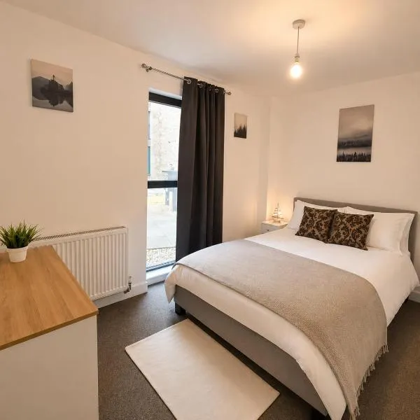 Heathrow 2 BR Comfort Stay - Free Parking, hotel en Colnbrook