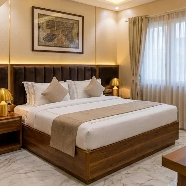 Hotel Ashirwad 2 Km From Ghazaibad Railway Station, хотел в Газиабад