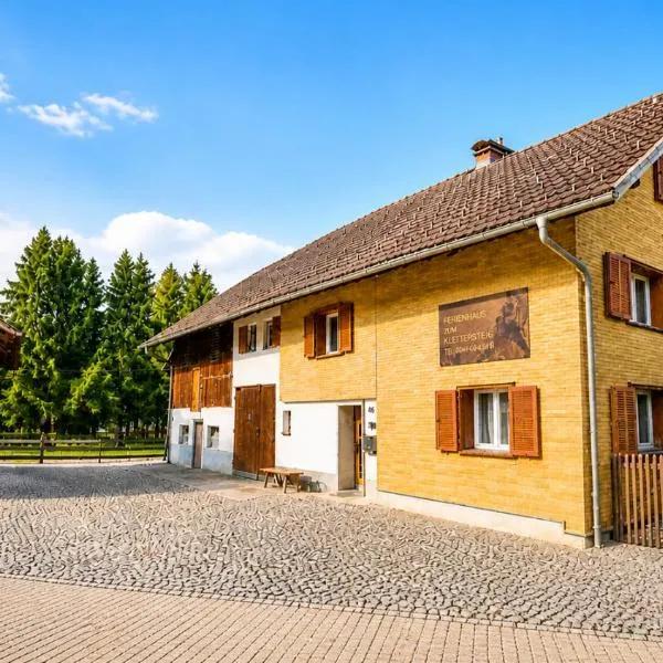 CROWN LIVING Holiday Home "Zum Klettersteig" Bürs, up to 18 guests - Sauna - Climbing Wall - Ski & Bike Storage - Highspeed Wifi - Free Parking, hotel em Bürs
