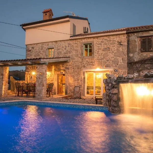 Villa Garica, hotel i Garica