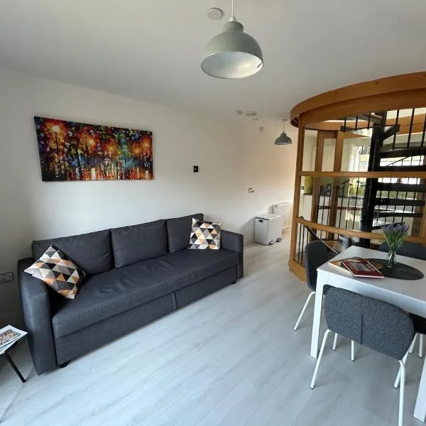 2-Bedroom Modern Home in Historic Lincoln, hotel in Lincoln