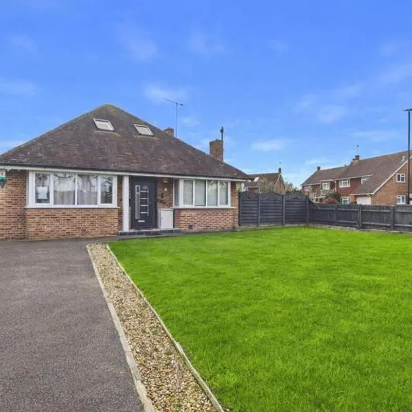 Modern & Cosy Home with Free Parking and Wifi, hotel u gradu 'Slough'