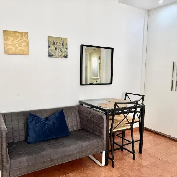 1A - Studio 40 m from La Carihuela Beach - AC, Bars and Chiringuitos at the Door، فندق في توريمولينوس