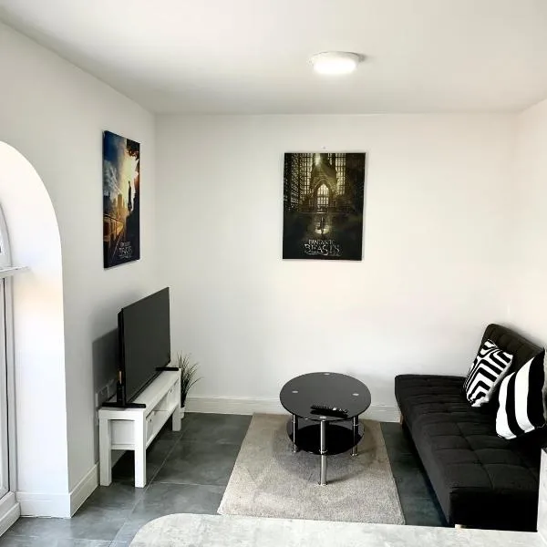 Falcon Crest Lodge - 2BR-Sleeps 7 - Free Parking - Wi-Fi, hotel v Birminghame