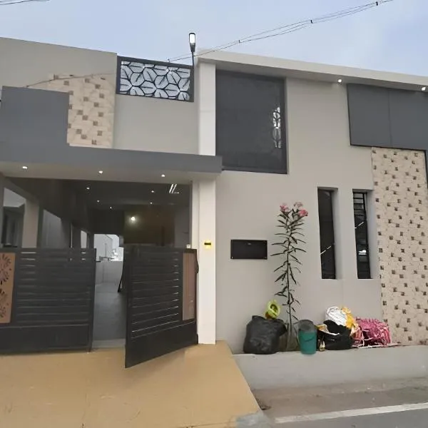 Tova, Hotel in Mettuppālaiyam