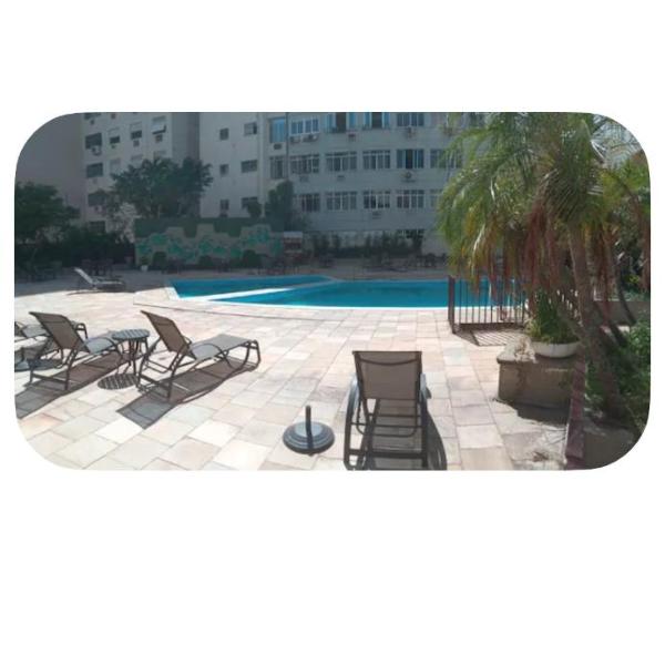 Apoucos metros da praia - Foto 4