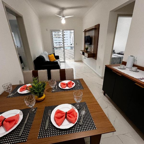 Apto Praia da Guilhermina 2 Dorm -Todo reformado -Tudo novinho-Wi-Fi Garagem ate 7 Hospedes