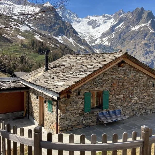 Maisonette privée sur le TMB, hotel in La Fouly
