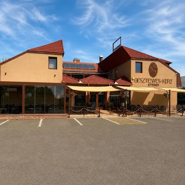 Gesztenyés-Kert Szálláshely, hotel v destinaci Pécsvárad