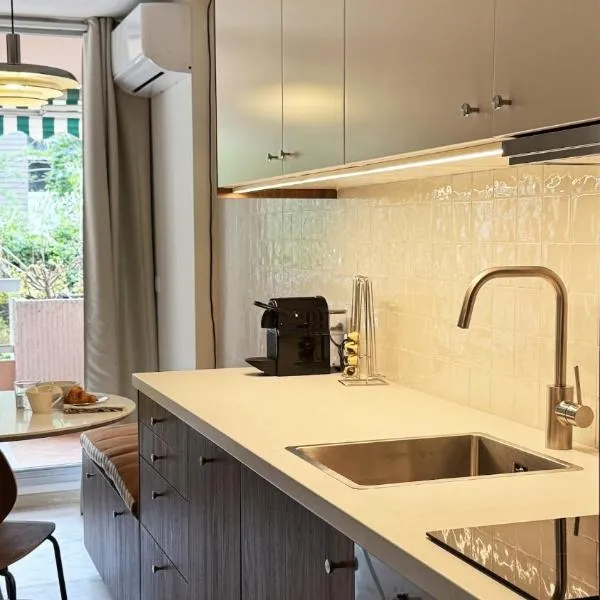 Cozy Studio, Pool & Beaches 2 min away, hotel a Roquebrune-Cap-Martin