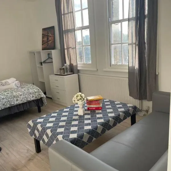 Spacious Room2 in Central London Elephant and Castle Station, hotel v Londýne