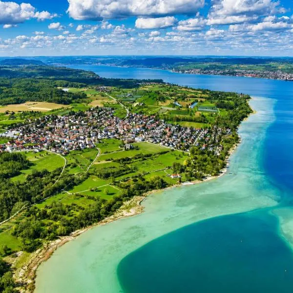 Helles Apartment mit Seeblick und großer Terrasse, Hotel in Konstanz