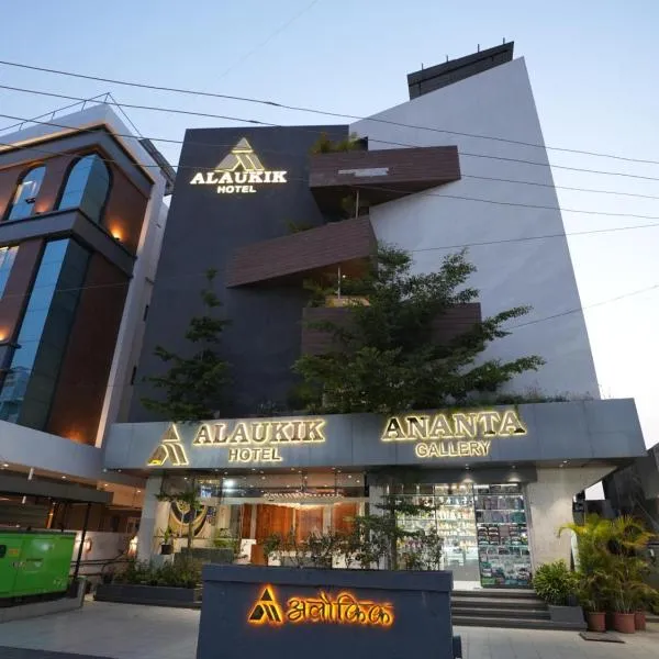 Alaukik Hotel, hótel í Shirdi