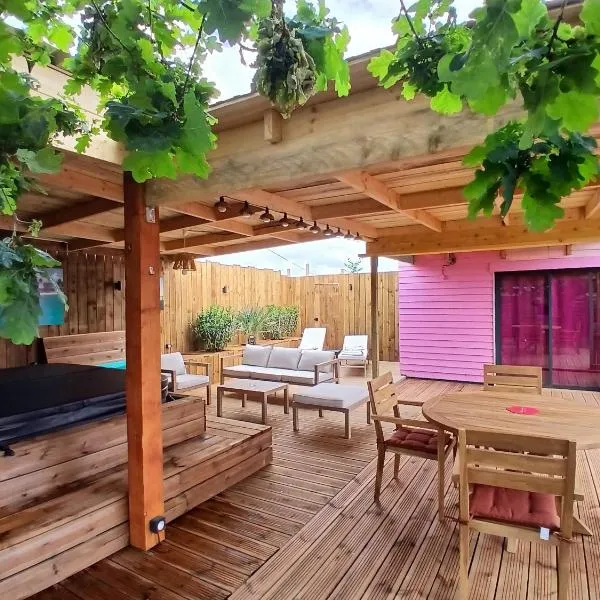 Chalet Caraibes Spa Privatif Les Belles Ouvrières, khách sạn ở Clermont-Créans
