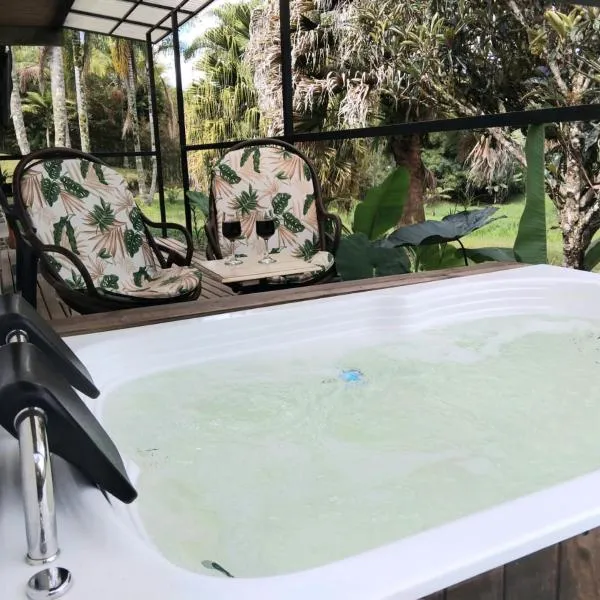 Cabaña con Jacuzzi Privado en El Peñol El palmar lodge, Hotel in Chiquinquirá