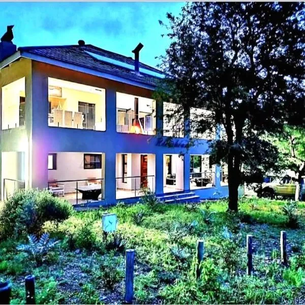 Luxury GuesthouseCo RiverHouse, hotel in Marloth Park