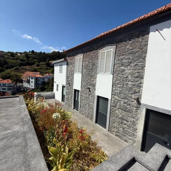 Stone and Soul - Guesthouse Rooms in Calheta, хотел в Estreito da Calheta
