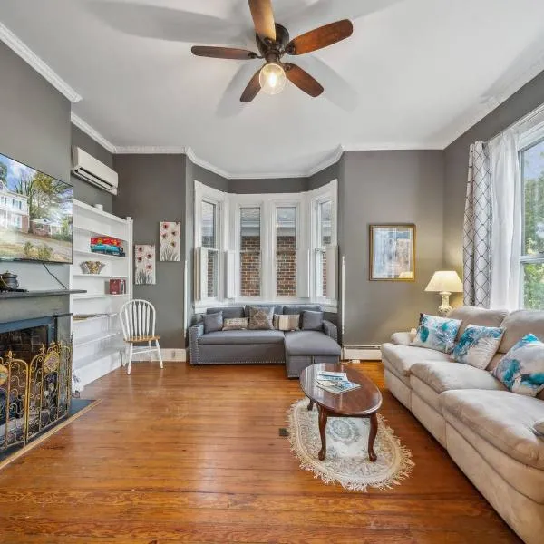 Serenity Manor 1BR Private Historic Home First Flr, hotel em Onancock