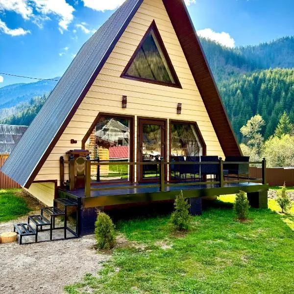 RUSNAK FAMILY A-Frame, hotel in Synevyrsʼka Polyana