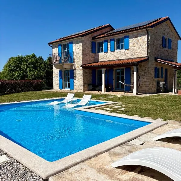 Villa Francesca with Private Pool & Designer Interior, khách sạn ở Kaštel