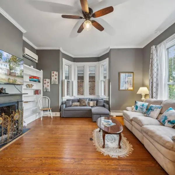 Serenity Manor 3BR – Spacious Historic Home, hotel em Onancock