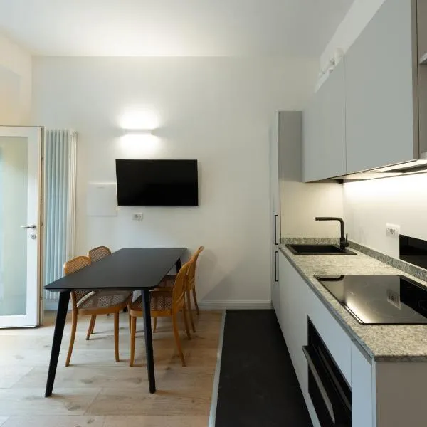 Cernobbio Center - Modern Apartment with Parking, Hotel in Cernobbio
