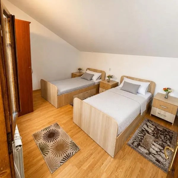 Vilă Spațioasă, 4 dormitoare, zonă centrală, lângă Shopping Park Brăila, hotel a Brăila