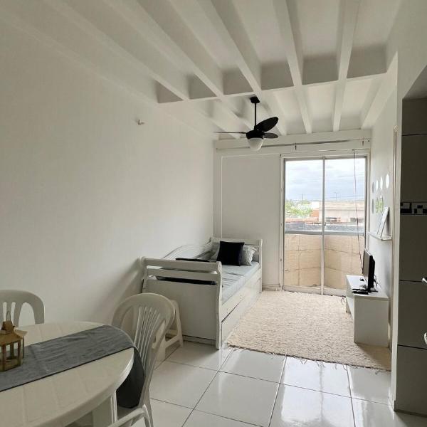 Apartamento em Condomínio Clube com Piscina