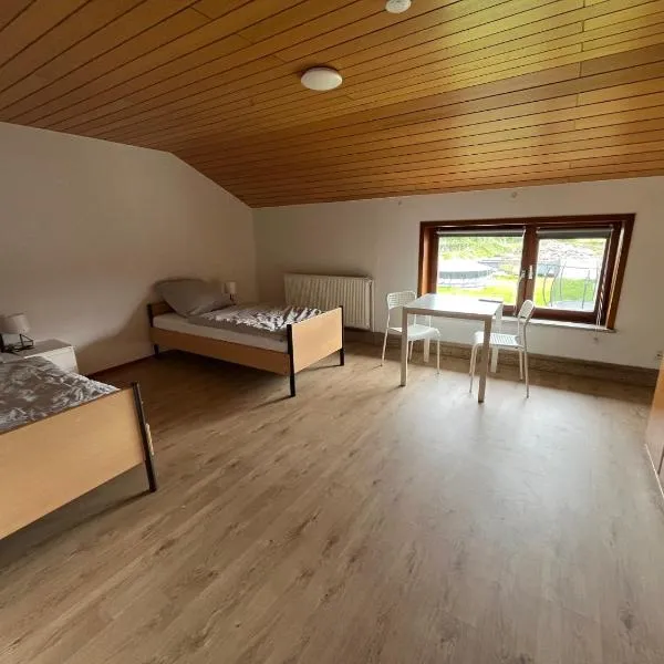 Helles großes 2 Bettzimmer, hotel a Jerrishoe