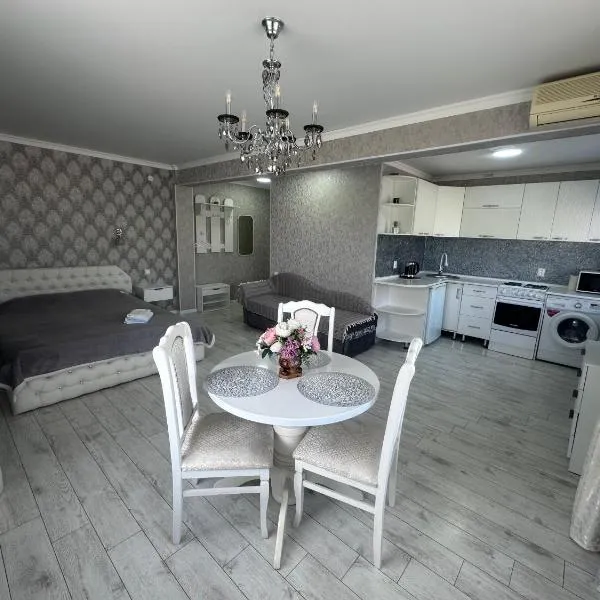 Уютная студия возле озера Балхаш, hotel din Balkhash