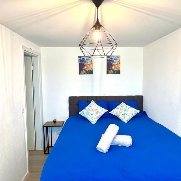 Luxuswohnung in Bodensee, im Radweg mit Parkplatz: Romanshorn şehrinde bir otel