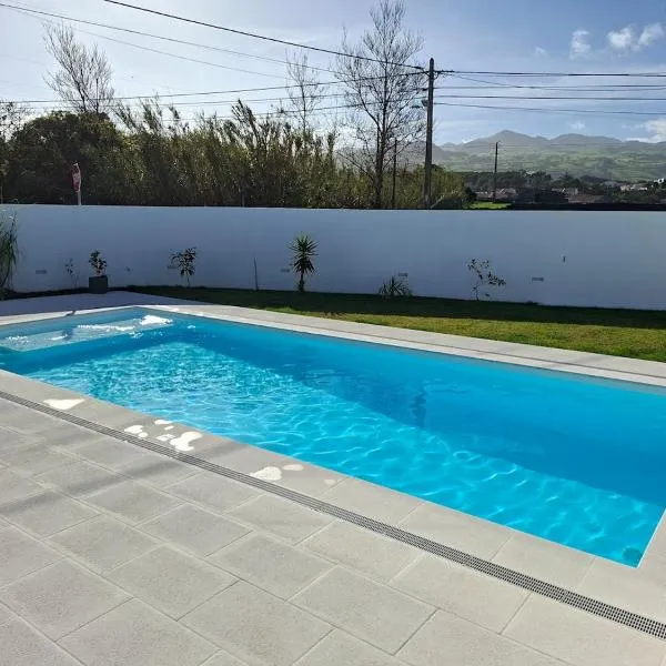LJR São Vicente Ferreira Accommodations, hotel em Capelas