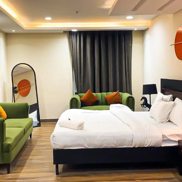 Gold Crest Dha Phase 4 Maison Noir City View 2 Bed Furnished Hotel Apartments Lahore, hotel i Lahore