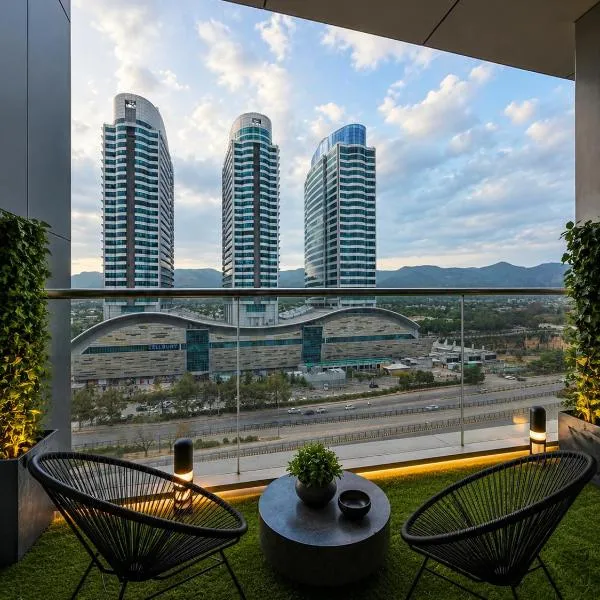 ELANOR DESIGNER Serviced Apartments -Elysium Tower Facing Centaurus Mall Islamabad, хотел в Исламабад