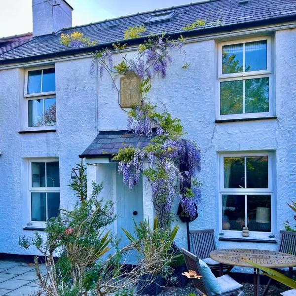 Anglesey 2 bedroom stone cottage dog friendly with EV, hotel ad Amlwch