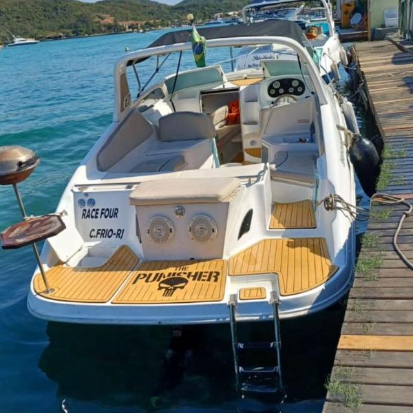 Passeio Privativo de Lancha para 10 Pessoas em Cabo Frio ou Arraial do Cabo