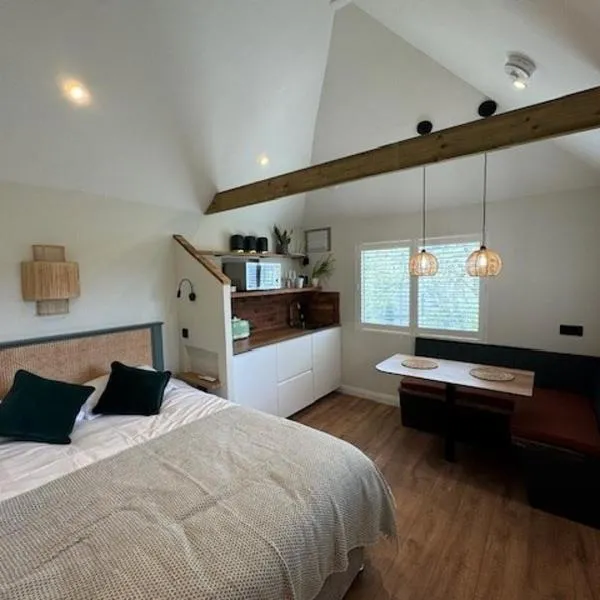 The Snug - Boutique Stay in Clifton village with parking, hotel di Bristol