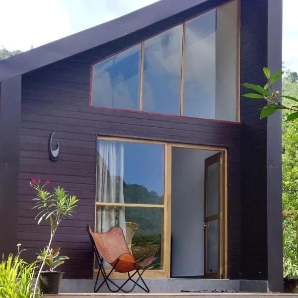 Galactic Glow Villa & Resort, хотел в Денияя